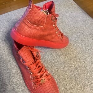 Red 🔥🔥Tayno shoes